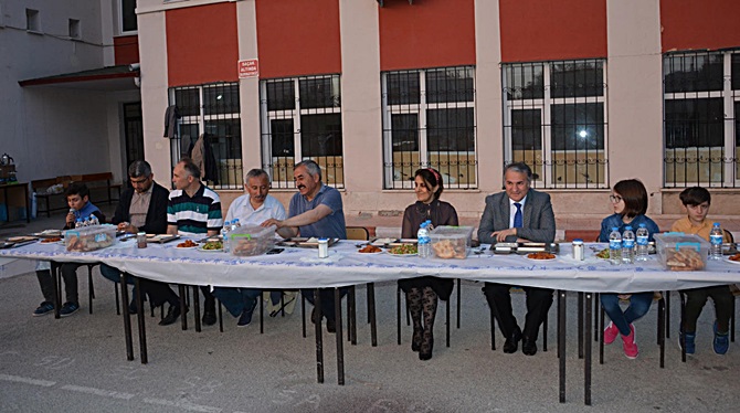 Mezunlar İftar Yemeğinde Buluştu
