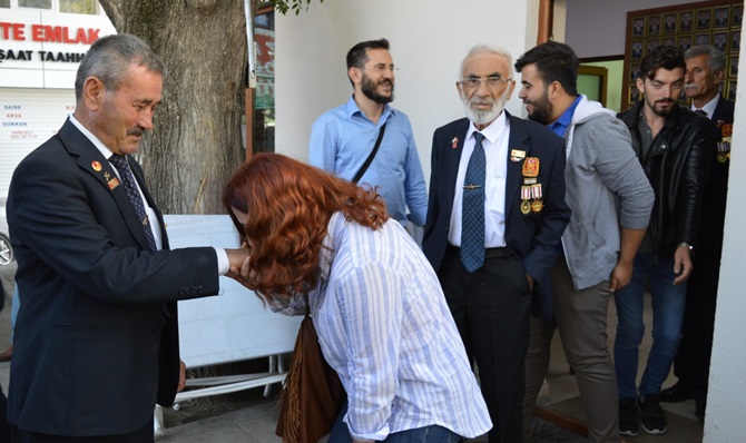 Üniversite Öğrencileri Gazileri Unutmadı