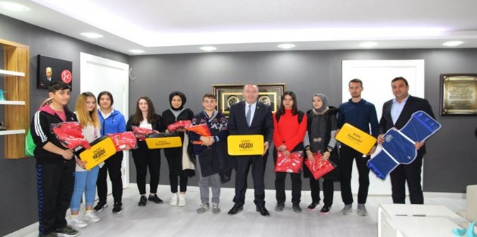 Başarılı Sporcuları Ödüllendirdi