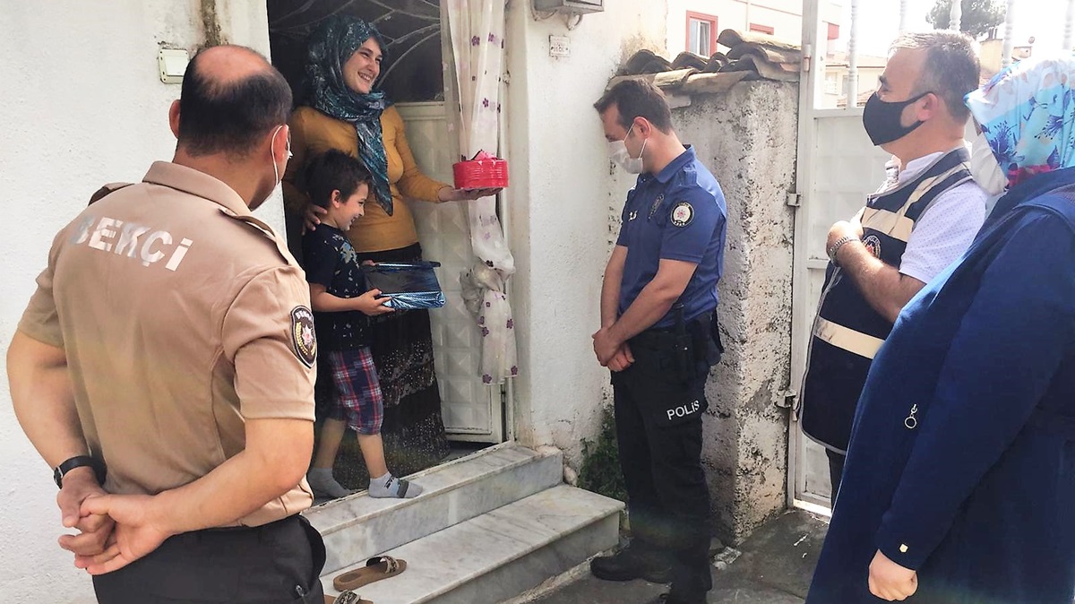 Polis Amcalarından Sürpriz Doğum Günü