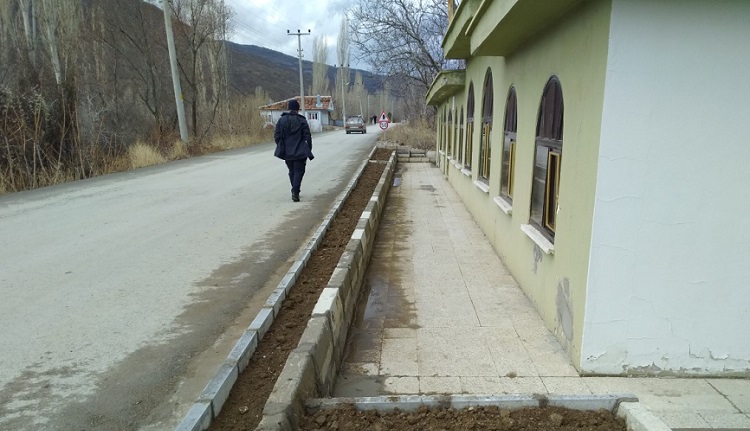 Kurt Dede Türbesinde Çevre Düzenlemesi Yapıldı