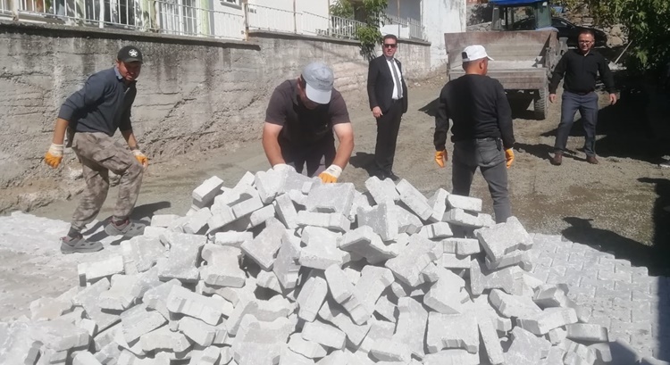 Oğuzlar Birtatlı Mahallesi’nde Parke Çalışması Yapılıyor
