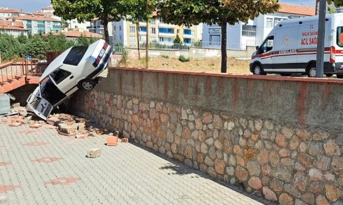 Binanın Bahçesine Uçtu