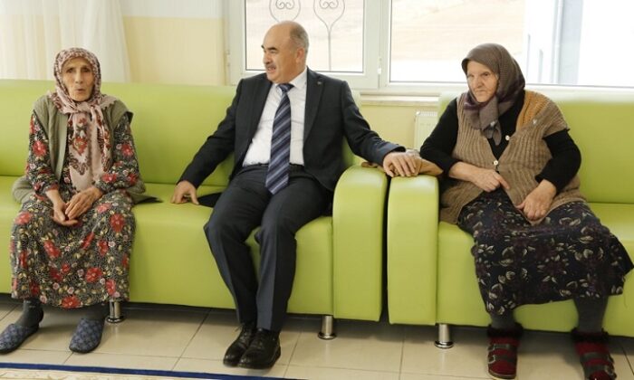 Vali Dağlı Huzurevini Ziyaret Etti