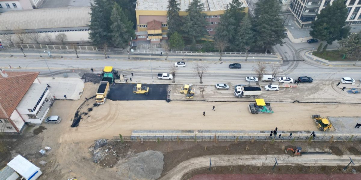 Belediyeden Yeni Millet Bahçesi Yanına Yol ve Otopark