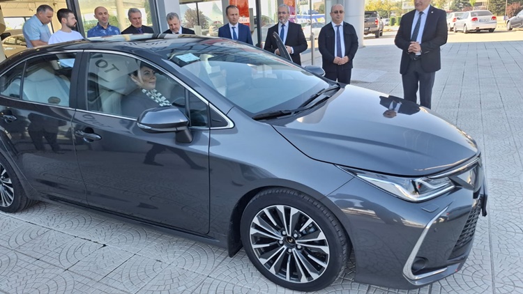 Başarılı Okula Hibe Araç Verildi