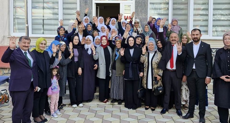 Ortaköy’de Bahar Ayvazoğlu’na Yoğun İlgi
