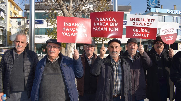 Emeklilerden Protesto Eylemi, “İnsanca Yaşamak İstiyoruz”