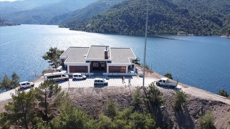 Oğuz Adası ve Tekne Kaderine Terk Edildi