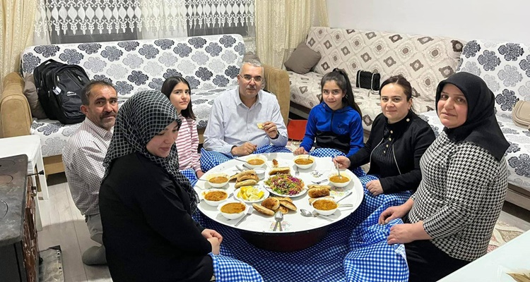 Ahlatcı Şenel Ailesine Misafir Oldu
