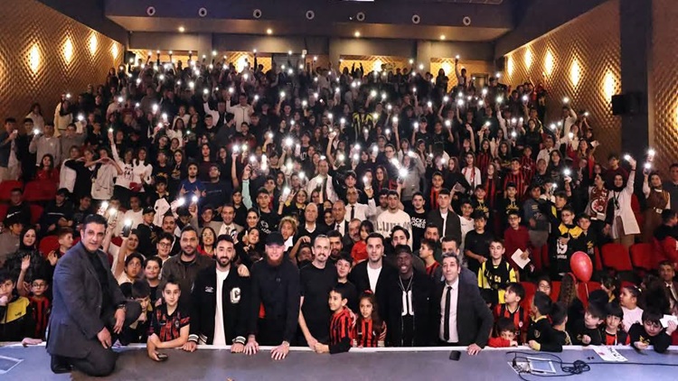 Şanlı ve Futbolcular Öğrencilerle Bir Araya Geldi