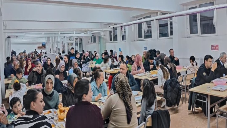 Oğuzlar’da Kaymakam Veli ve Öğrencilerle İftar Yaptı