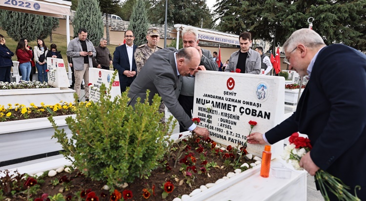 Şehitliğe Bayram Ziyareti