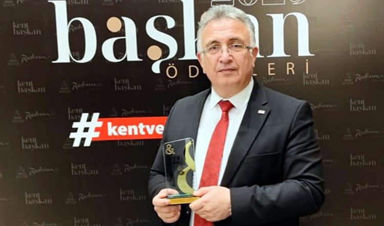 Mustafa Cebeci’ye “Kent Başkan” Ödülü