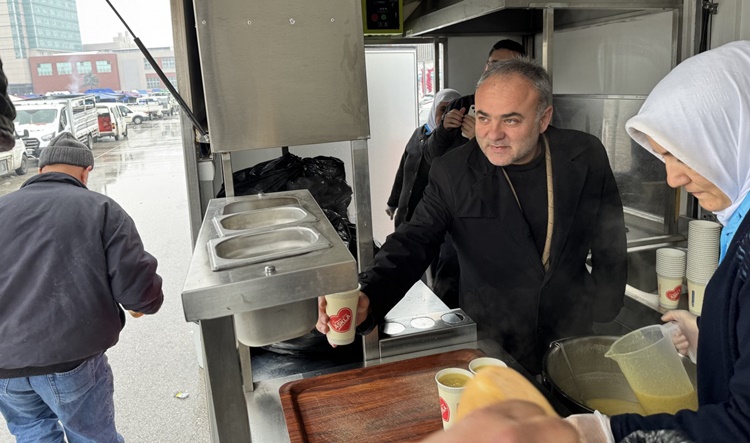 Belediyeden Sıcak Çorba İkramı