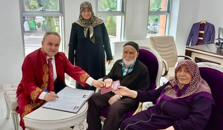 85 Yaşında Evlendiler!