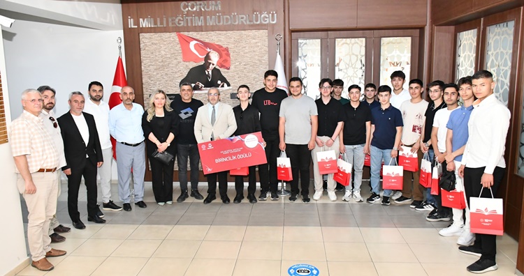 Çağlar, Türkiye Birincilerini Ödüllendirdi