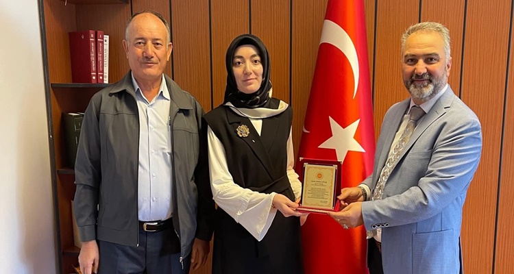 Ödülünü Filistin’e Bağışladı
