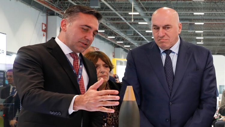 Arca Küresel Oyuncu Olma Yolunda