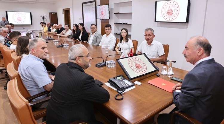 Başarılı Öğrencileri Vali Çalgan Tebrik Etti