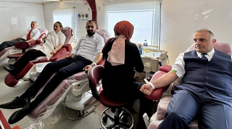 AK Parti Teşkilatından Kızılay Haftası’nda Anlamlı Destek!