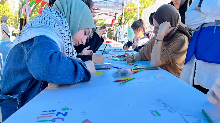 “Filistinli Çocuklar İçin Çiz” Etkinliği Gerçekleştirildi