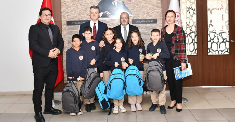 İlkokul Öğrencileri Hikaye ve Şiir Kitabı Çıkardı