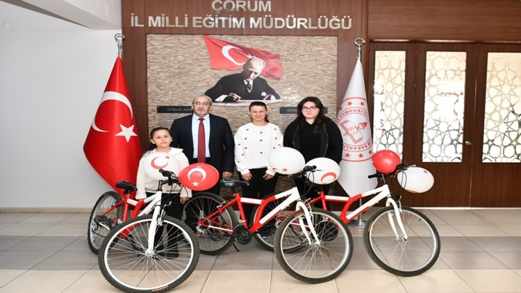 Dereceye Giren Öğrencilerimize Ödülleri Takdim Edildi