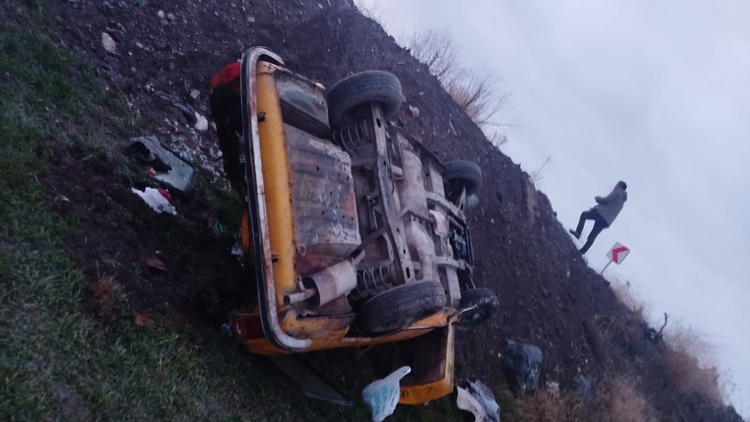 İnalözü Grup Yolunda Feci Kaza: 2 Yaralı
