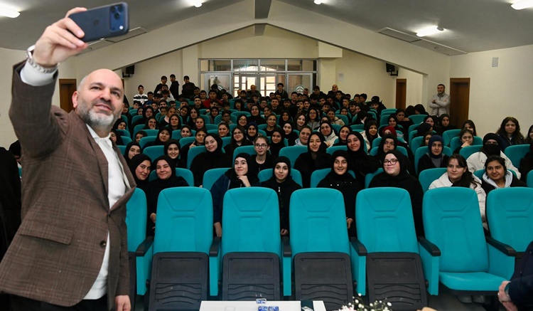 RTÜK Üyesi Hasan Davulcu Gençlerle Buluştu