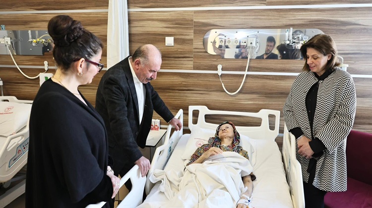 Vali Çalgan’dan Onkoloji Servisine Moral Ziyareti