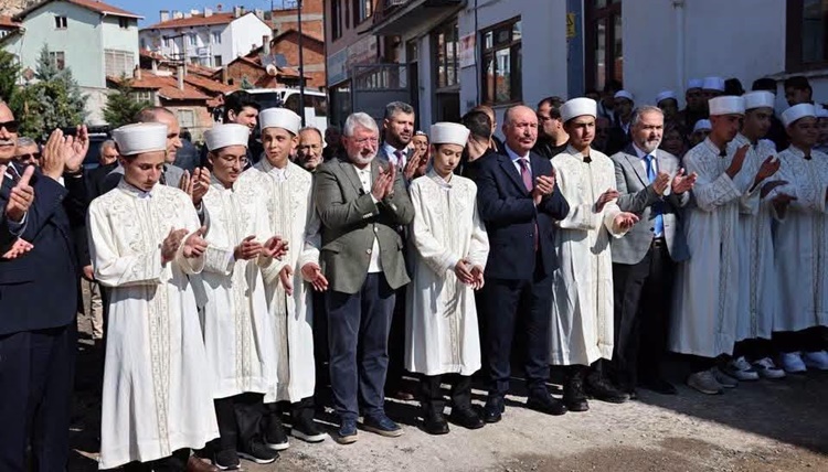 İskilip’te 9 Hafız Öğrenci, İcazet Belgelerini Törenle Aldı